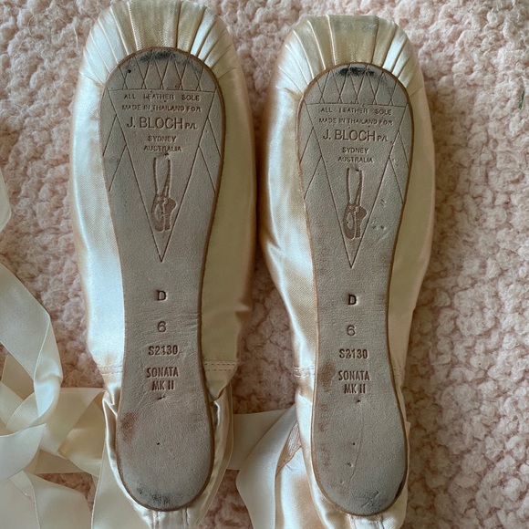 Ballet Pointe Shoes - Picture 5 of 6